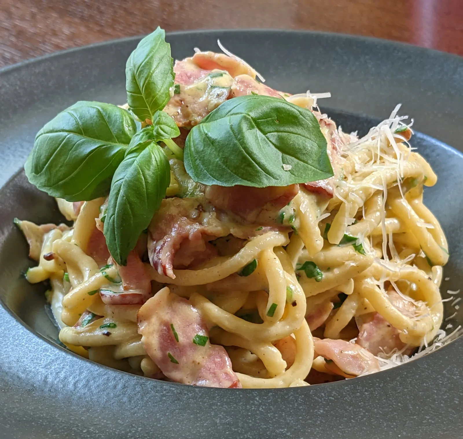 Spaghetti carbonara z makaronu własnej produkcji
